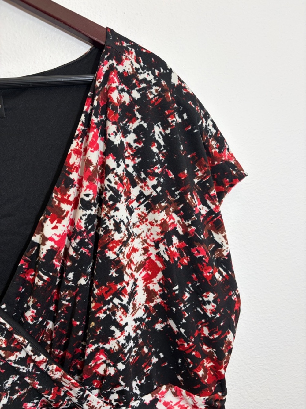 IGIGI Red Black White Abstract Print Wrap Dress - Picture 4 of 11